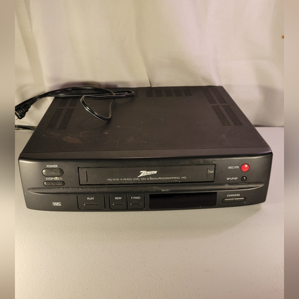 Zenith Video Recorder VRL4110 With Remote FOR PARTS ONLY